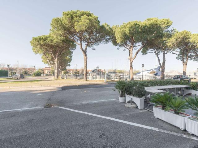 Locale in vendita di 65 m² in Via A. Pigafetta, 21