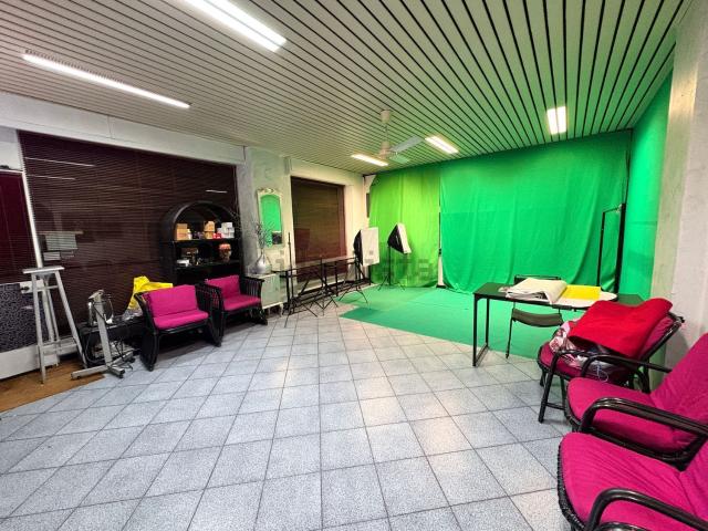 Locale in vendita di 65 m² in Via Alessandro Manzoni