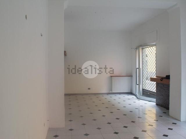 Locale in vendita di 65 m² in Via Andrea Verga