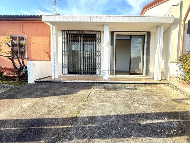 Locale in vendita di 65 m² in Via Aurelia Ovest, 186
