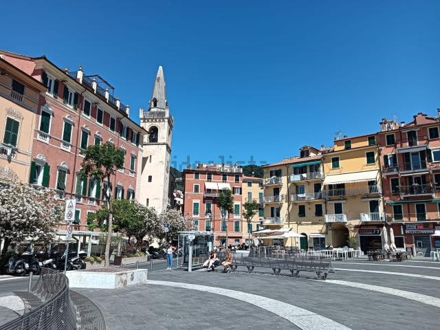 Locale in vendita di 65 m² in Via Cavour, 33