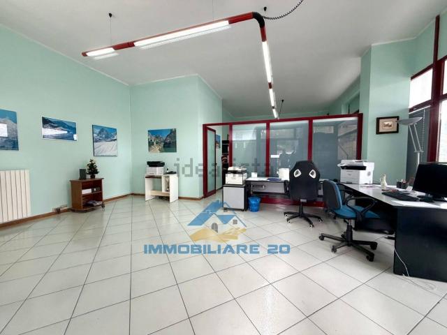 Locale in vendita di 65 m² in Via Cona, 97