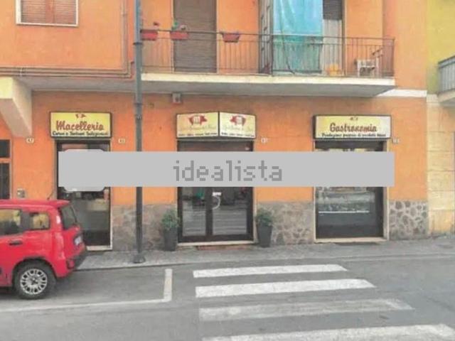 Locale in vendita di 65 m² in Via Crenna, 17