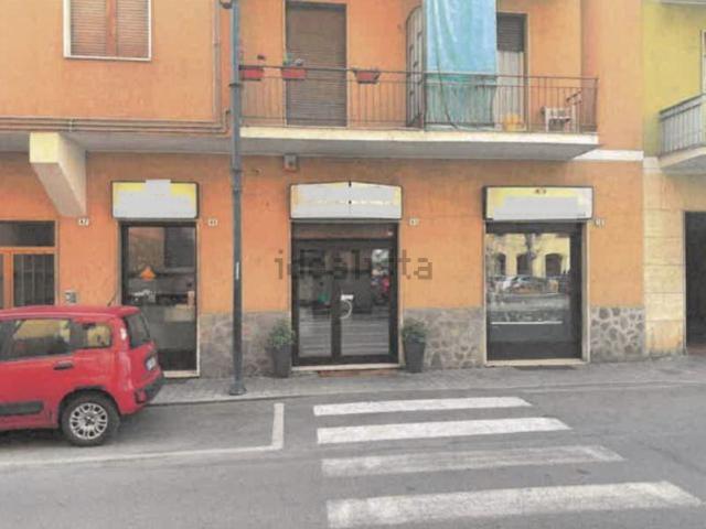 Locale in vendita di 65 m² in Via Crenna, 17