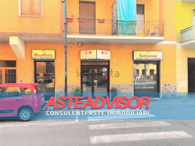Locale in vendita di 65 m² in Via Crenna, 17
