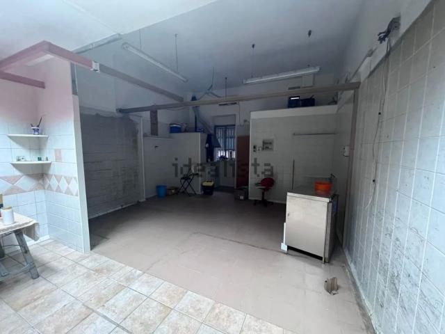 Locale in vendita di 65 m² in Via dei Giardini, 17