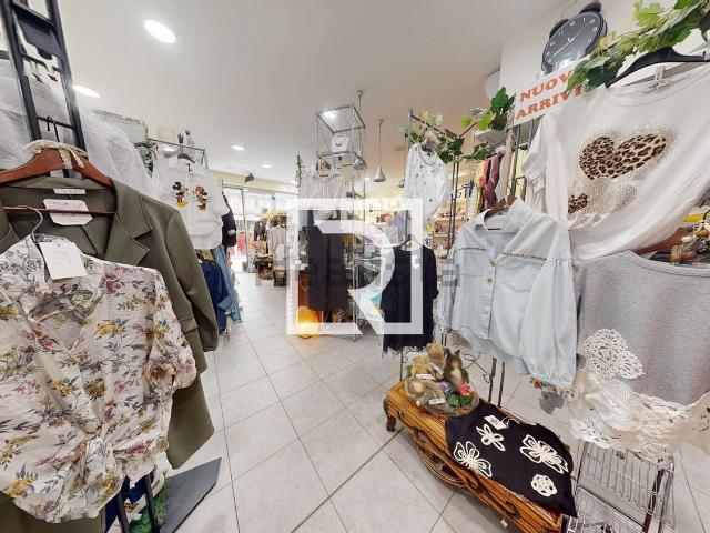 Locale in vendita di 65 m² in Via del Cavone, 5