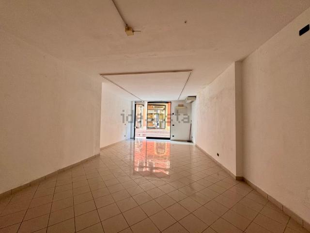 Locale in vendita di 65 m² in Via Duomo, 34