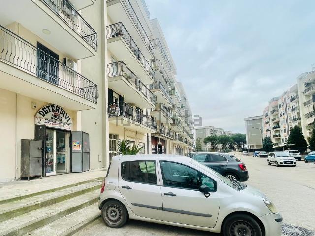 Locale in vendita di 65 m² in Via Enrico Caruso, 7