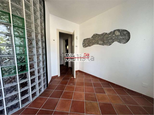 Locale in vendita di 65 m² in Via Farinet