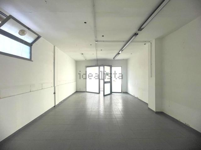 Locale in vendita di 65 m² in Via firenze, 235