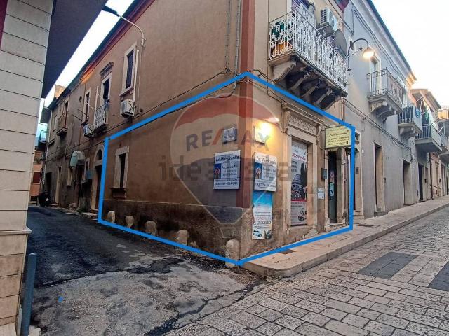 Locale in vendita di 65 m² in Via Generale Amato, 45