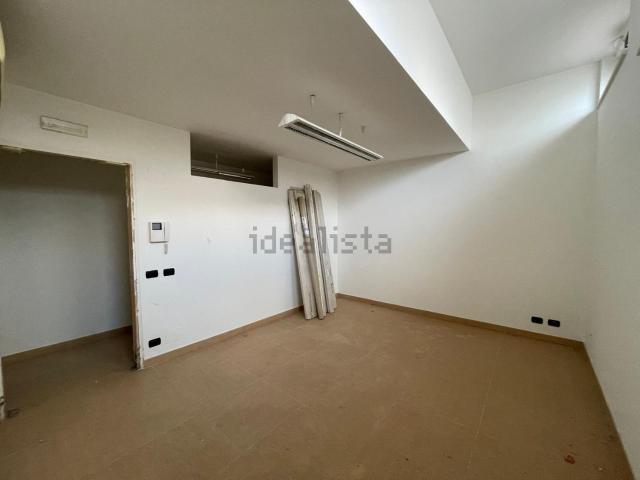 Locale in vendita di 65 m² in Via Giovanni Amendola