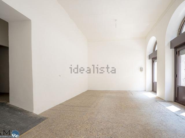 Locale in vendita di 65 m² in Via Giulia, 12