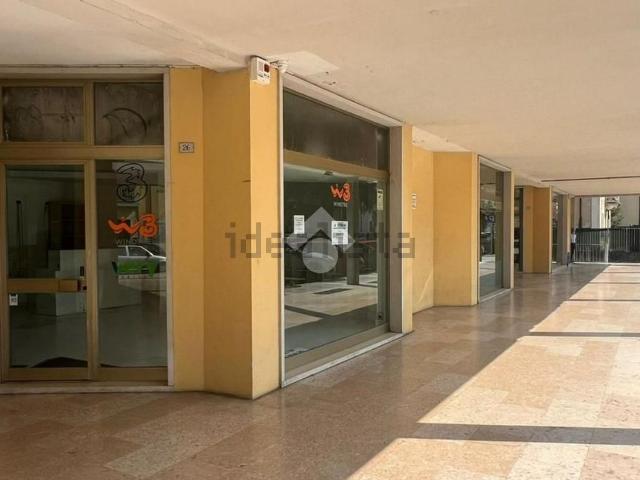 Locale in vendita di 65 m² in Via IV Novembre, 26