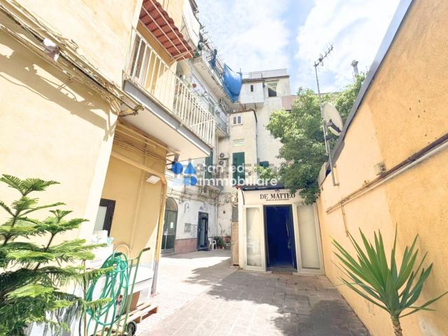 Locale in vendita di 65 m² in Via Luca Giordano, 164