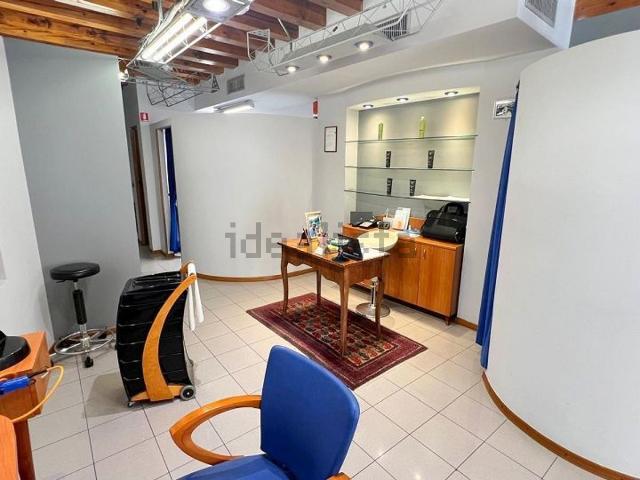 Locale in vendita di 65 m² in Via Luigi Nono, 19