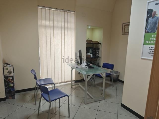 Locale in vendita di 65 m² in Via Magenta
