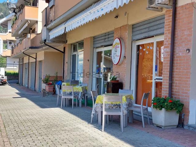 Locale in vendita di 65 m² in Via Martiri Caramanichesi