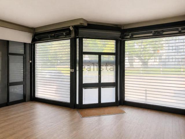 Locale in vendita di 65 m² in Via Montello