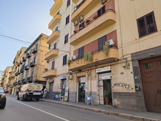 Locale in vendita di 65 m² in Via Oreto