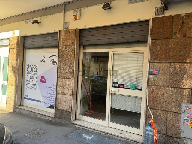 Locale in vendita di 65 m² in Via Oreste Mattirolo