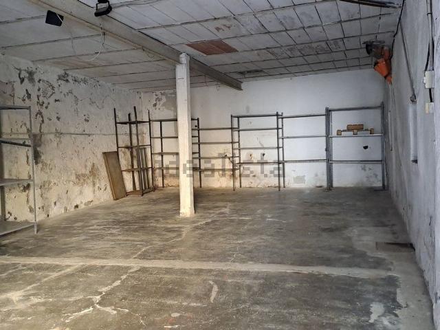 Locale in vendita di 65 m² in Via Piave, 89