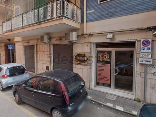 Locale in vendita di 65 m² in Via Pietro de Martino, 9