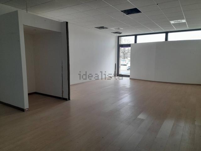 Locale in vendita di 65 m² in Via Portogallo