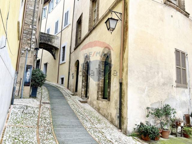 Locale in vendita di 65 m² in Via Plinio il Giovane, 13