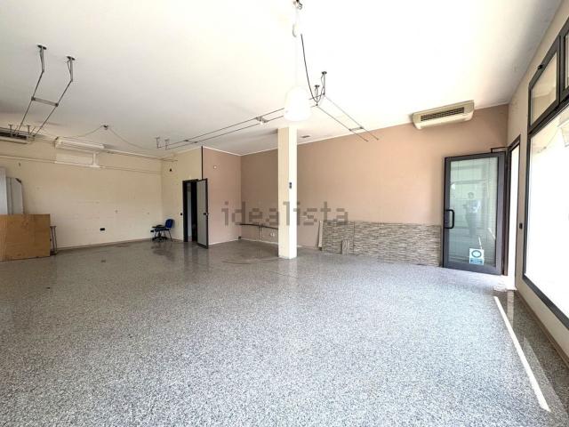 Locale in vendita di 65 m² in Via Roma