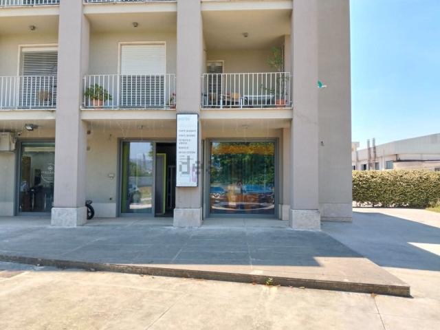 Locale in vendita di 65 m² in Via Sandro Pertini