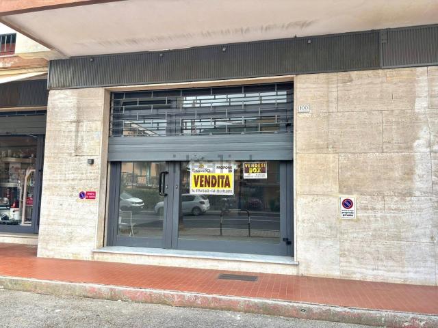 Locale in vendita di 65 m² in Viale della Repubblica, 98