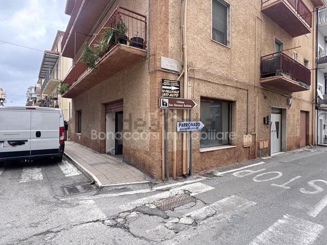 Locale in vendita di 65 m² in Viale J.Kennedy, 32
