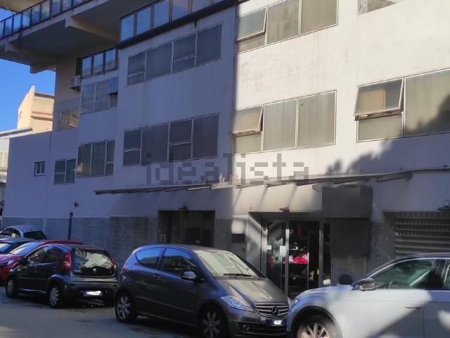Locale in vendita di 65 m² in Viale Principe Umberto, 71
