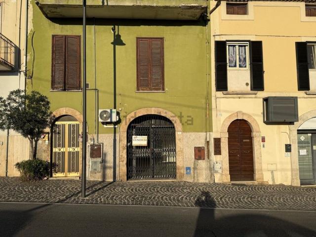 Locale in vendita di 65 m²