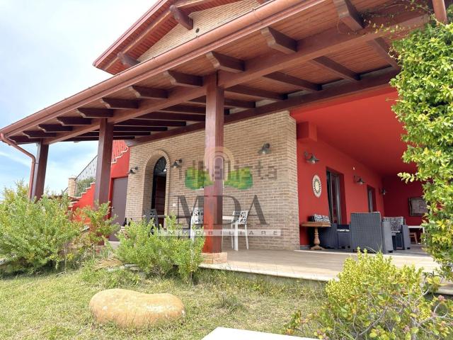 Locale in vendita di 660 m² in Via Delle Cerase, 5