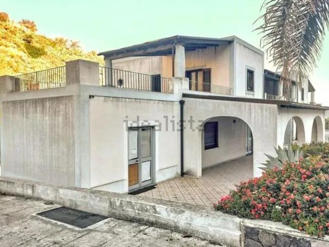 Locale in vendita di 663 m² in Strada Lipari Serra Canneto