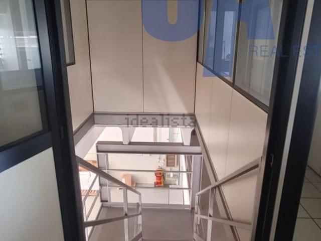 Locale in vendita di 667 m² in Via Giuseppe Di Vittorio