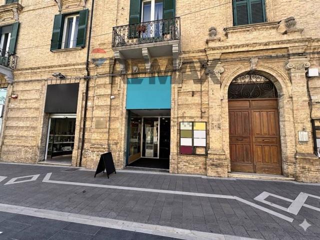 Locale in vendita di 66 m² in Corso Trento e Trieste, 121