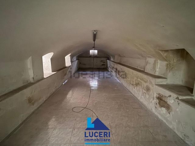 Locale in vendita di 66 m² in Via Cinque