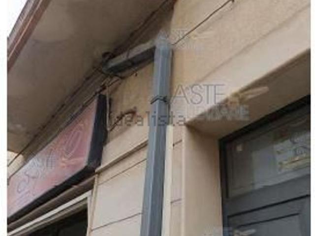 Locale in vendita di 66 m² in Via Como, 204