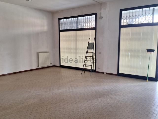 Locale in vendita di 66 m² in Via Ghiarella