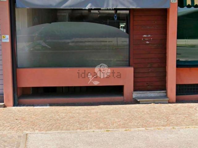 Locale in vendita di 66 m² in Viale XXIII Marzo 1848, 25