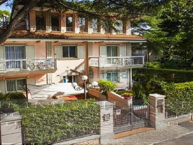 Locale in vendita di 670 m² in Via Livorno