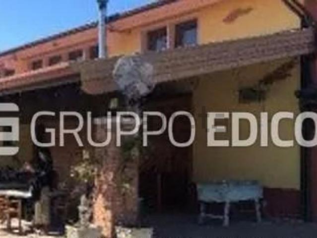 Locale in vendita di 675 m² in Via Barbarago, 9