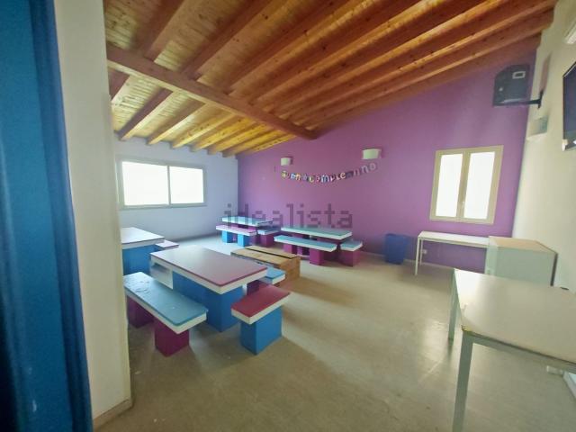 Locale in vendita di 675 m² in Via della Regione