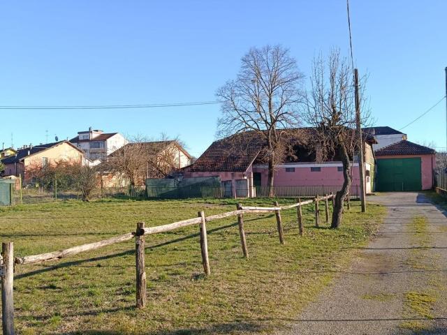 Locale in vendita di 677 m² in Via Trincere, 44