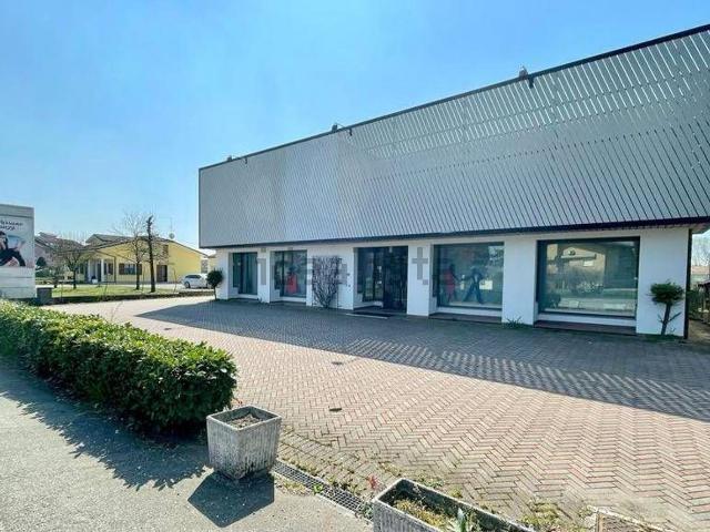 Locale in vendita di 680 m²