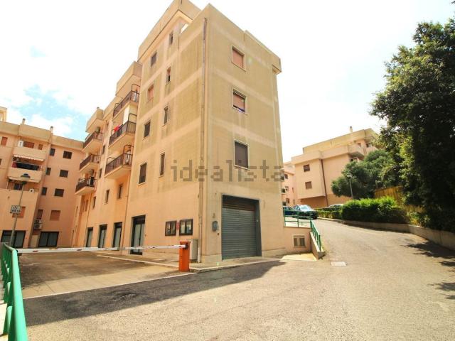 Locale in vendita di 680 m² in Via Madonna Piccola